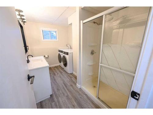 7622 103 Street, Grande Prairie, AB - Indoor Photo Showing Laundry Room