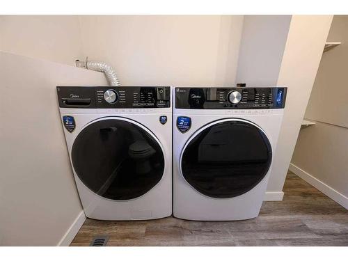 7622 103 Street, Grande Prairie, AB - Indoor Photo Showing Laundry Room