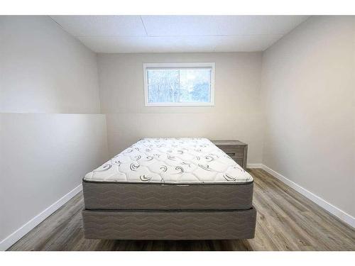 7622 103 Street, Grande Prairie, AB - Indoor Photo Showing Bedroom