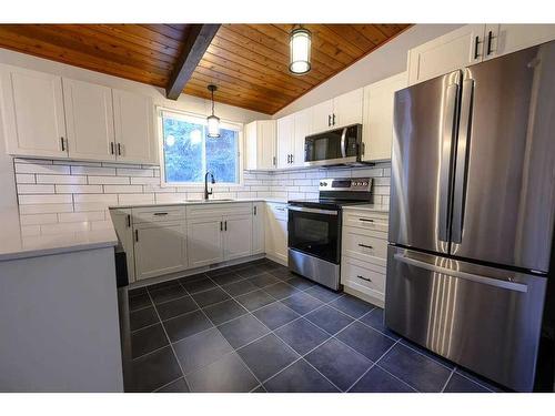 7622 103 Street, Grande Prairie, AB - Indoor Photo Showing Kitchen With Stainless Steel Kitchen