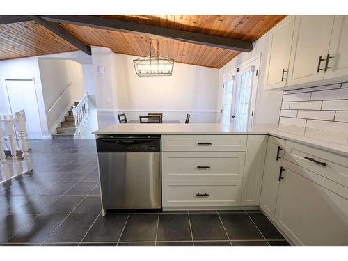 7622 103 Street, Grande Prairie, AB - Indoor Photo Showing Kitchen