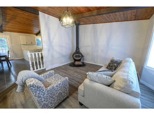 7622 103 Street, Grande Prairie, AB - Indoor Photo Showing Living Room