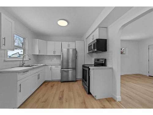 5219 50 Avenue, Camrose, AB - Indoor Photo Showing Kitchen