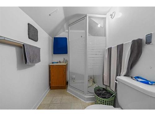 5219 50 Avenue, Camrose, AB - Indoor Photo Showing Bathroom