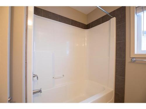 21 Pinetree Close, Blackfalds, AB - Indoor Photo Showing Bathroom