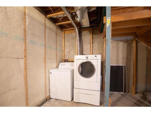 21 Pinetree Close, Blackfalds, AB - Indoor Photo Showing Laundry Room