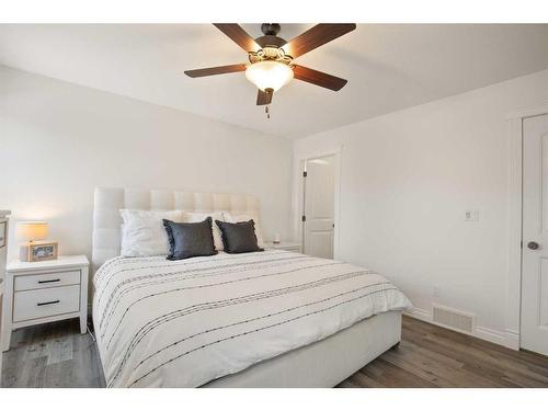 67 Ponderosa Avenue, Blackfalds, AB - Indoor Photo Showing Bedroom