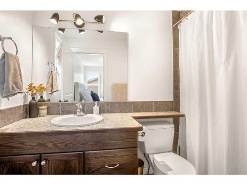 67 Ponderosa Avenue, Blackfalds, AB - Indoor Photo Showing Bathroom