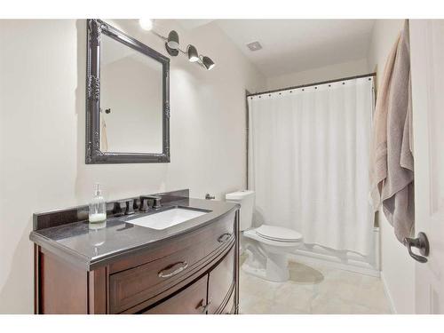 67 Ponderosa Avenue, Blackfalds, AB - Indoor Photo Showing Bathroom