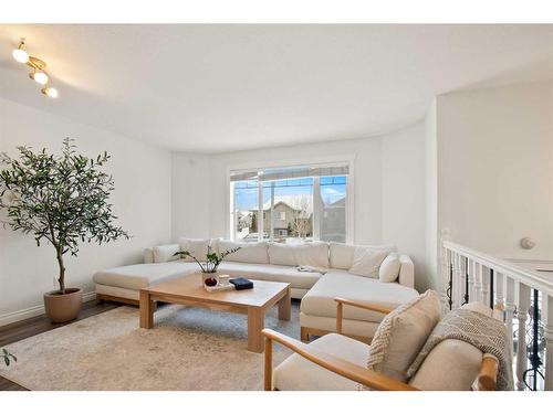 67 Ponderosa Avenue, Blackfalds, AB - Indoor Photo Showing Living Room