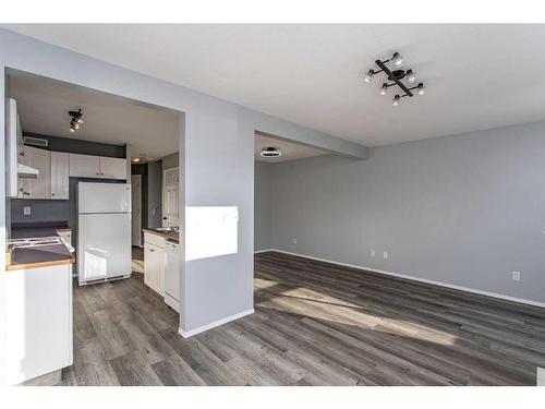 22-6300 Orr Drive, Red Deer, AB - Indoor Photo Showing Kitchen