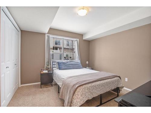 1013-31 Jamieson Avenue, Red Deer, AB - Indoor Photo Showing Bedroom