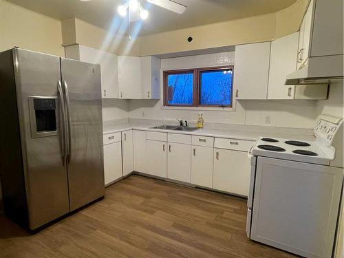 5159 51 Street, Consort, AB - Indoor Photo Showing Kitchen With Double Sink