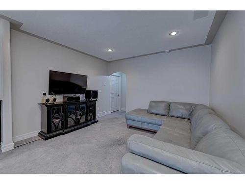 186 Alberts Close, Red Deer, AB - Indoor Photo Showing Living Room