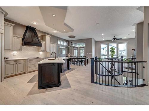 186 Alberts Close, Red Deer, AB - Indoor Photo Showing Kitchen With Upgraded Kitchen