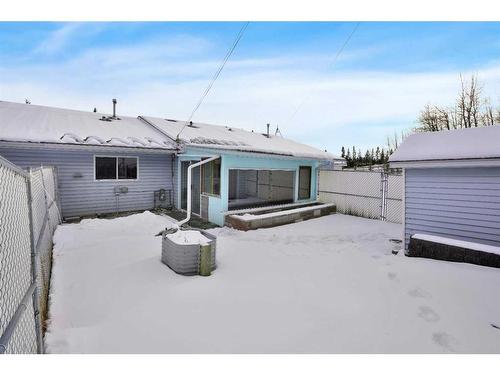 2-802 1 Street Nw, Sundre, AB - Outdoor