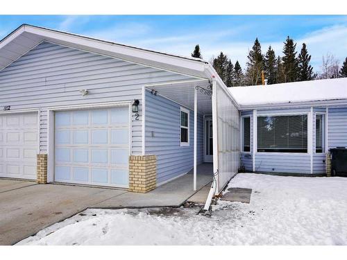 2-802 1 Street Nw, Sundre, AB - Outdoor