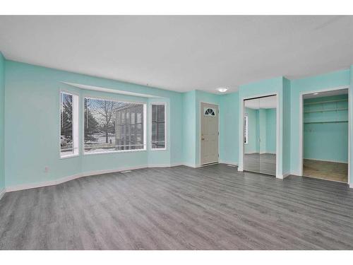 2-802 1 Street Nw, Sundre, AB - Indoor Photo Showing Living Room