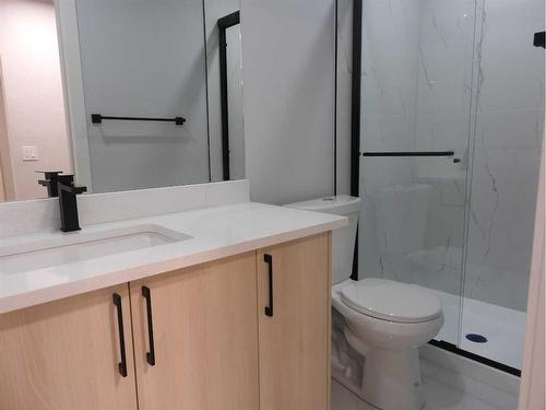 3305 44A Avenue, Red Deer, AB - Indoor Photo Showing Bathroom