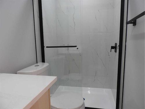 3305 44A Avenue, Red Deer, AB - Indoor Photo Showing Bathroom