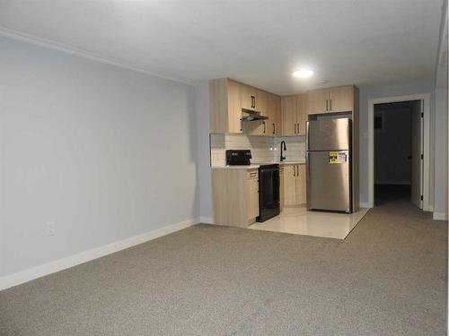 3305 44A Avenue, Red Deer, AB - Indoor Photo Showing Kitchen