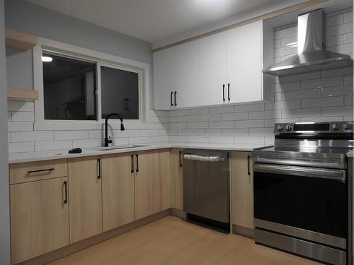 3305 44A Avenue, Red Deer, AB - Indoor Photo Showing Kitchen