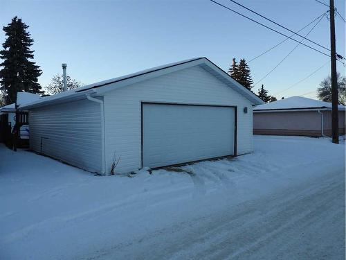 3305 44A Avenue, Red Deer, AB - Outdoor