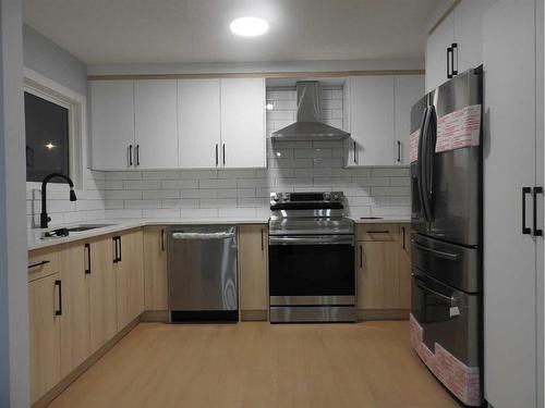 3305 44A Avenue, Red Deer, AB - Indoor Photo Showing Kitchen