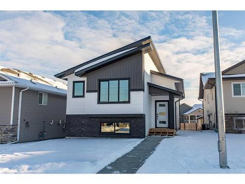 14 Artemis Place, Blackfalds, AB - Outdoor With Facade