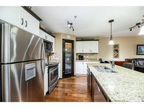 102-3515 49 Avenue, Red Deer, AB - Indoor Photo Showing Kitchen With Stainless Steel Kitchen With Double Sink With Upgraded Kitchen