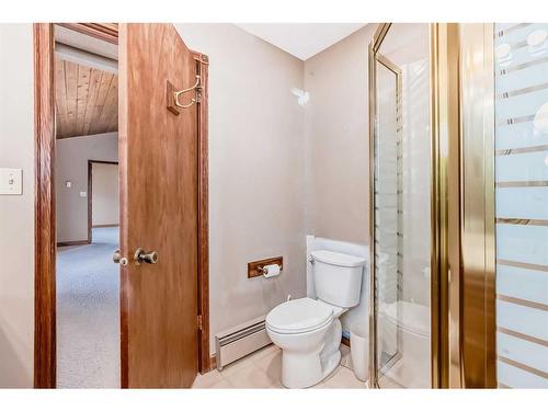 68 Payne Close, Red Deer, AB - Indoor Photo Showing Bathroom