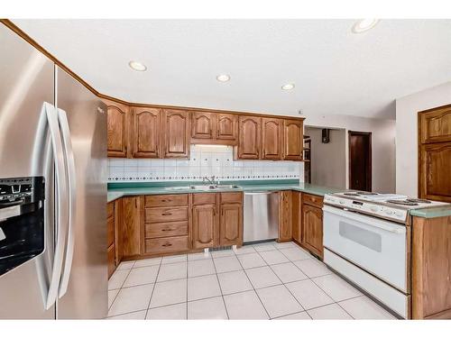 68 Payne Close, Red Deer, AB - Indoor Photo Showing Kitchen