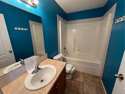 4523 45 Avenue Close, Rocky Mountain House, AB - Indoor Photo Showing Bathroom