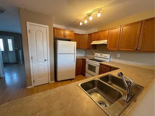 4523 45 Avenue Close, Rocky Mountain House, AB - Indoor Photo Showing Kitchen With Double Sink