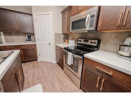 32 Tallman Close, Red Deer, AB - Indoor Photo Showing Kitchen