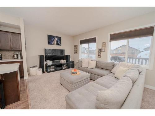 32 Tallman Close, Red Deer, AB - Indoor Photo Showing Living Room