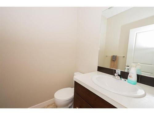 32 Tallman Close, Red Deer, AB - Indoor Photo Showing Bathroom