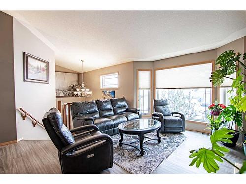 13 Leung Close, Red Deer, AB - Indoor Photo Showing Living Room