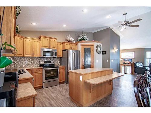 13 Leung Close, Red Deer, AB - Indoor Photo Showing Kitchen With Upgraded Kitchen