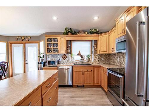 13 Leung Close, Red Deer, AB - Indoor Photo Showing Kitchen With Upgraded Kitchen