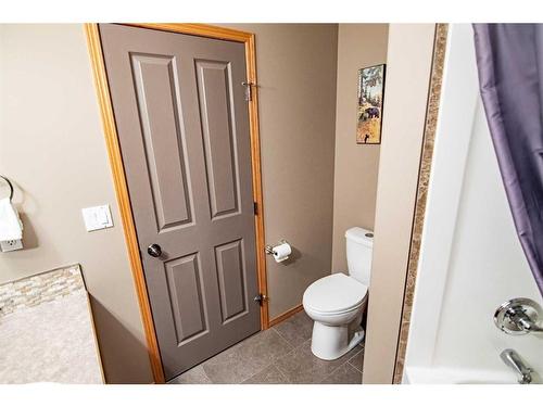 13 Leung Close, Red Deer, AB - Indoor Photo Showing Bathroom