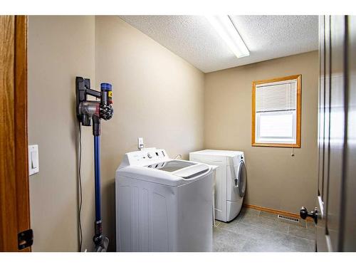 13 Leung Close, Red Deer, AB - Indoor Photo Showing Laundry Room