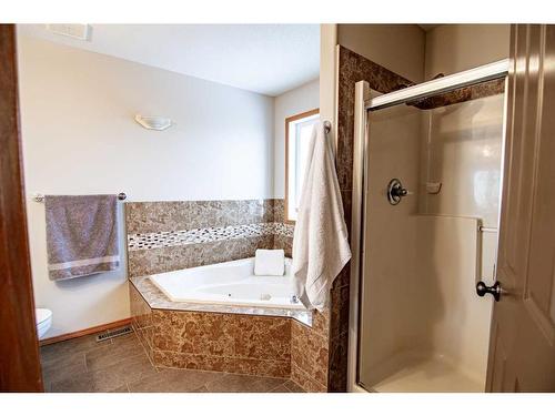 13 Leung Close, Red Deer, AB - Indoor Photo Showing Bathroom