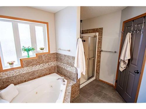 13 Leung Close, Red Deer, AB - Indoor Photo Showing Bathroom