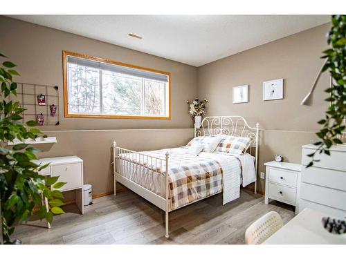 13 Leung Close, Red Deer, AB - Indoor Photo Showing Bedroom