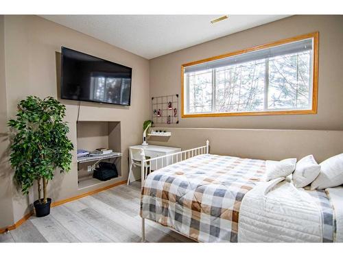 13 Leung Close, Red Deer, AB - Indoor Photo Showing Bedroom