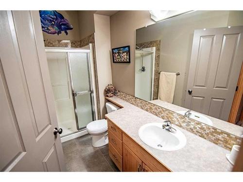 13 Leung Close, Red Deer, AB - Indoor Photo Showing Bathroom