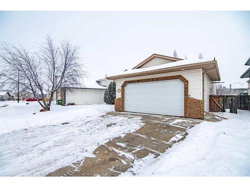 13 Leung Close, Red Deer, AB - Outdoor