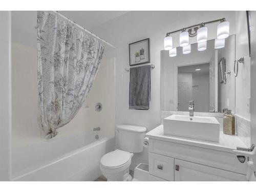 38 Fieldstone, Sylvan Lake, AB - Indoor Photo Showing Bathroom