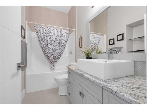 38 Fieldstone, Sylvan Lake, AB - Indoor Photo Showing Bathroom